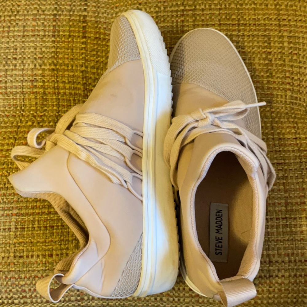 Steve Madden lightly used lancer sneaker